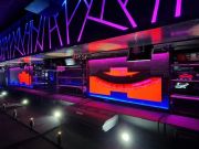 светодиодные экраны за барной стойкой ночного клуба "Папанин"