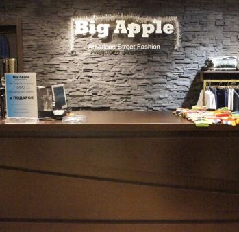 Торговое оборудование для магазина одежды "Big apple"