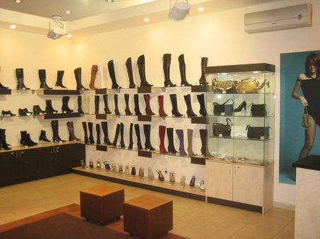 Обувной магазин на ул. Жуковского