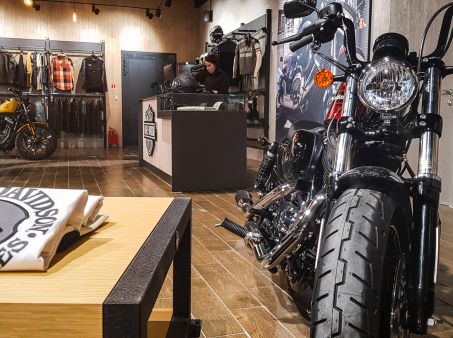 Оборудование для салона Harley Davidson