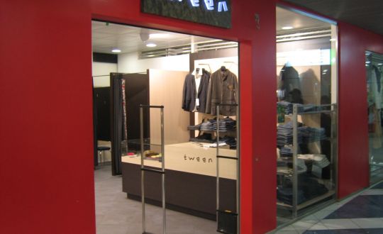 Торговое оборудования сети магазинов "TWEEN" в ТК "Пик"